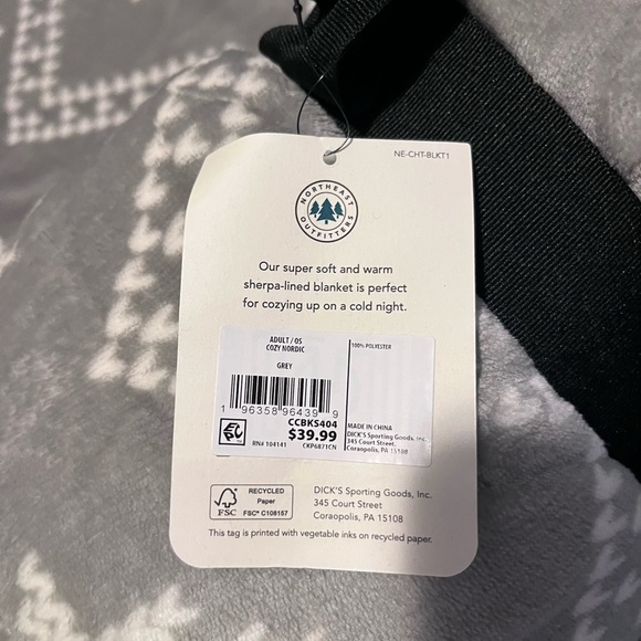 NWT Northeast Outfitters Cozy Gray White snow flake Sherpa Blanket 50x60 - Picture 3 of 4